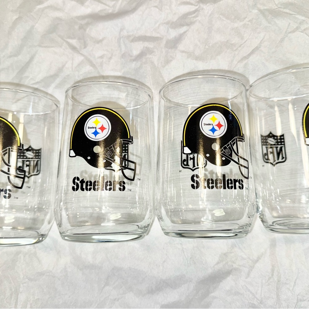 Never used!! Set of four vintage Pittsburgh Steelers cups! Outstanding!